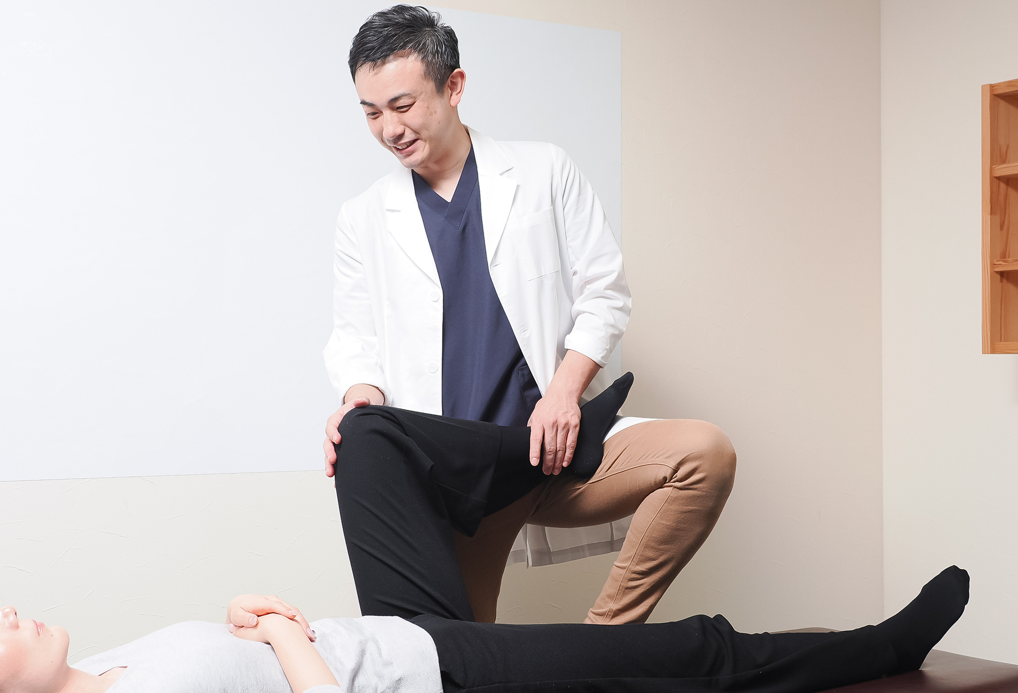 施術を受ける男性